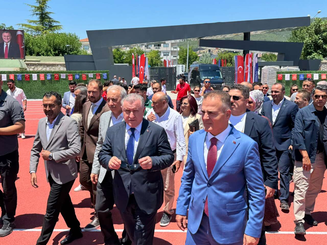 Muğla Atatürk Stadyumu 1. Lig'e Hazır: Bakan'dan İlk Maç ve UEFA Kriterleri Müjdesi 2